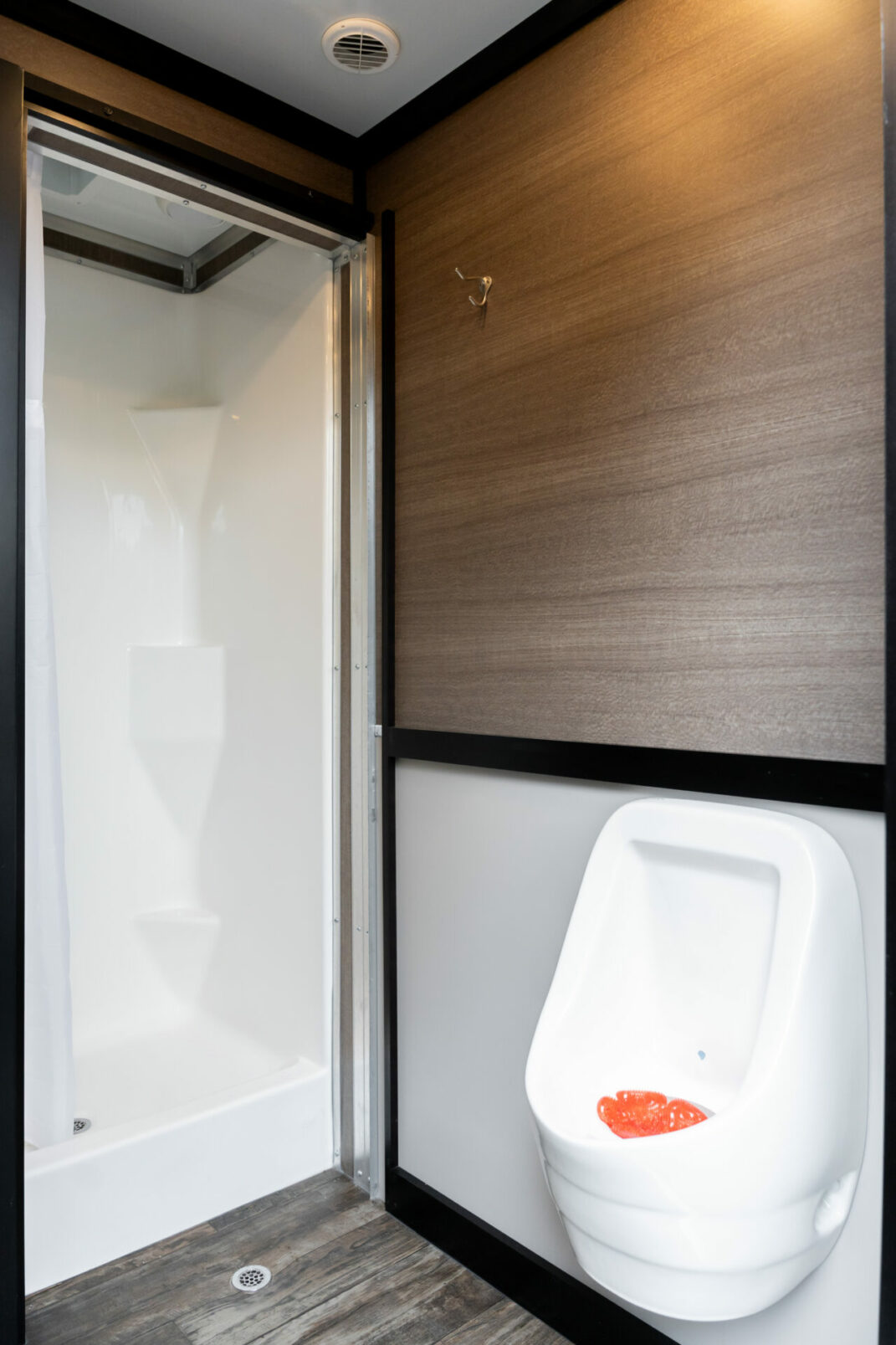 2 Stall Master Bath & Shower Interior