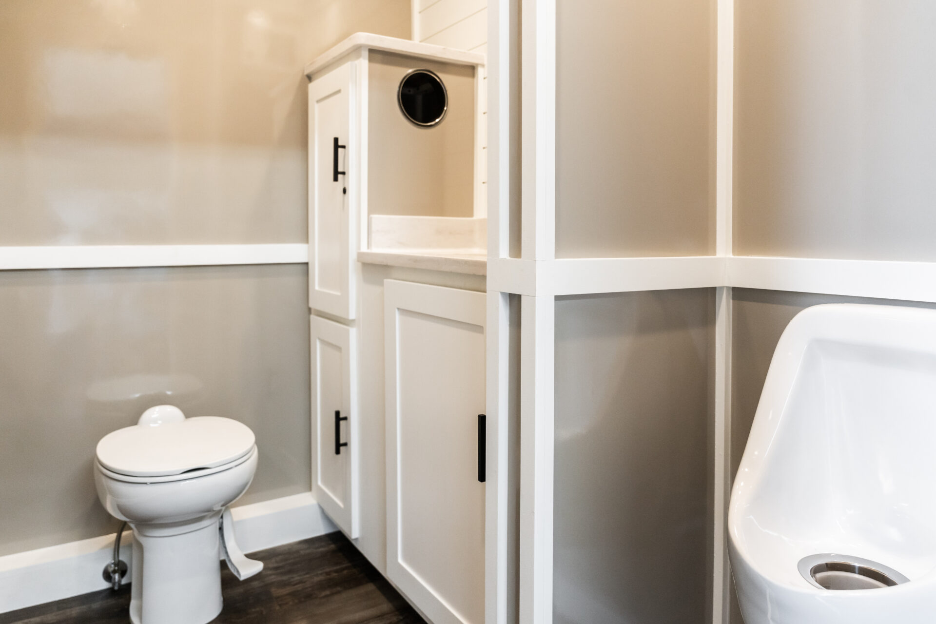 2 Stall Farmhouse interior