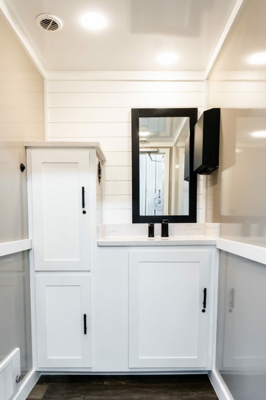 2 Stall Farmhouse interior